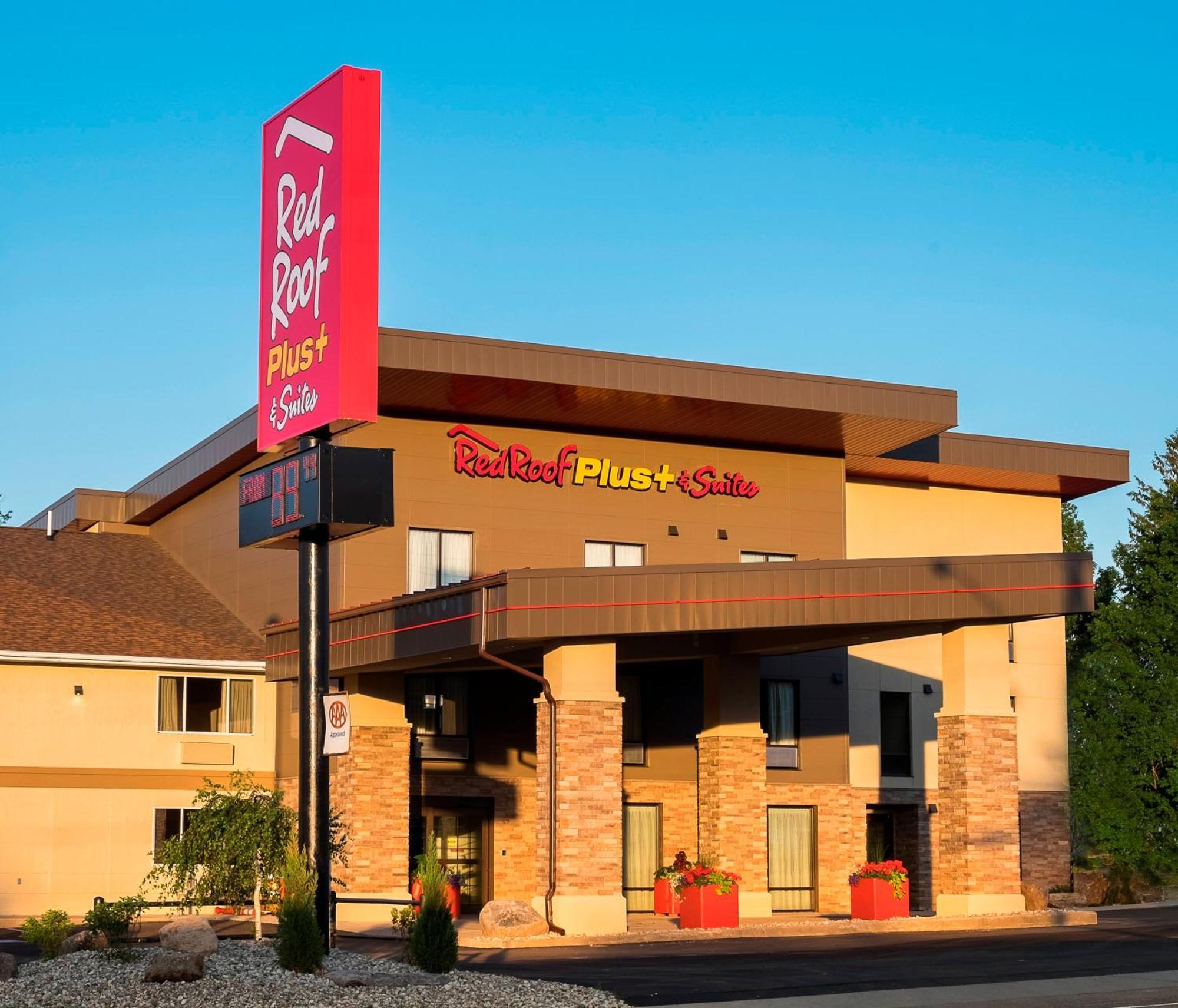 Red Roof Inn Plus+ & Suites Malone Exteriör bild