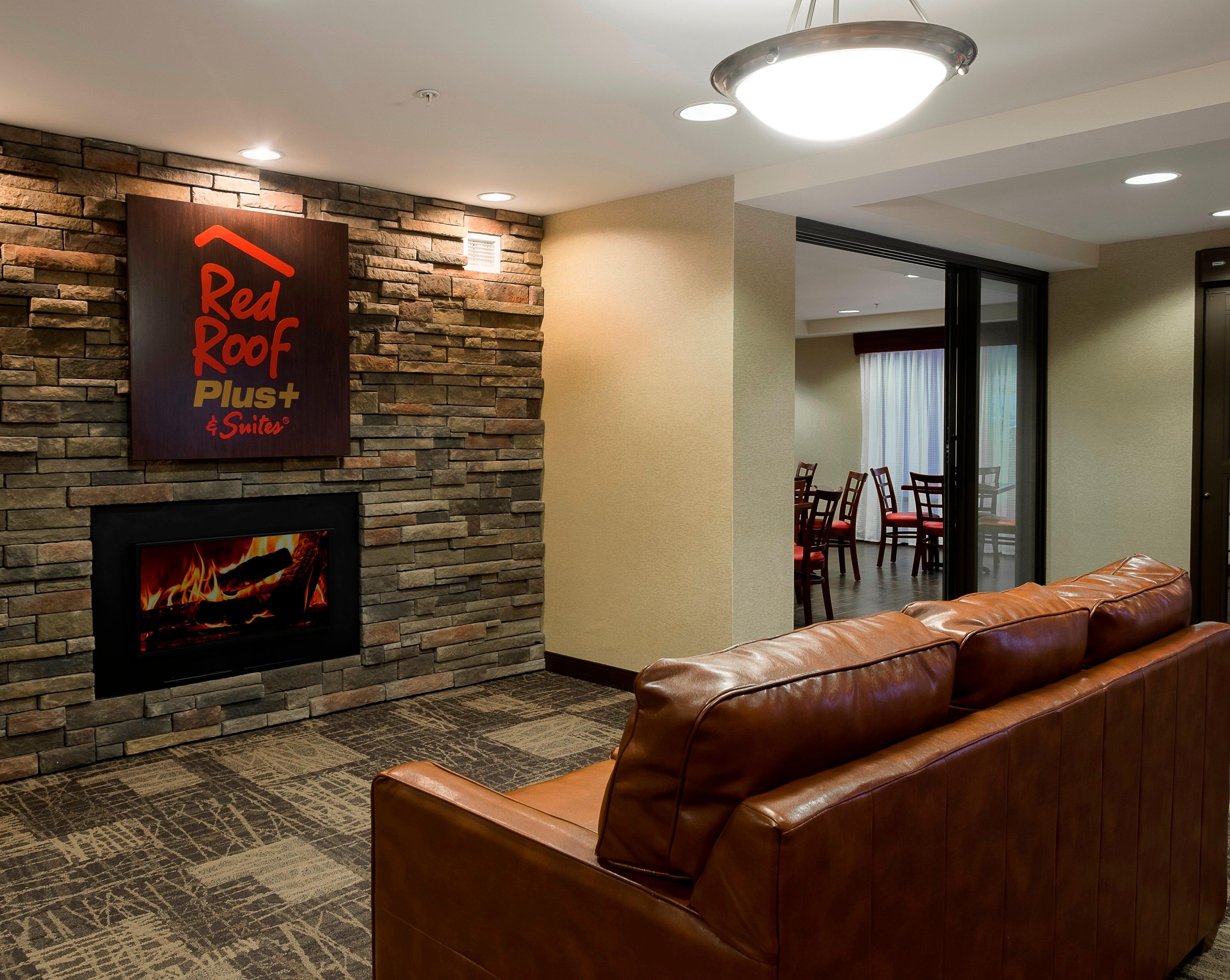 Red Roof Inn Plus+ & Suites Malone Exteriör bild