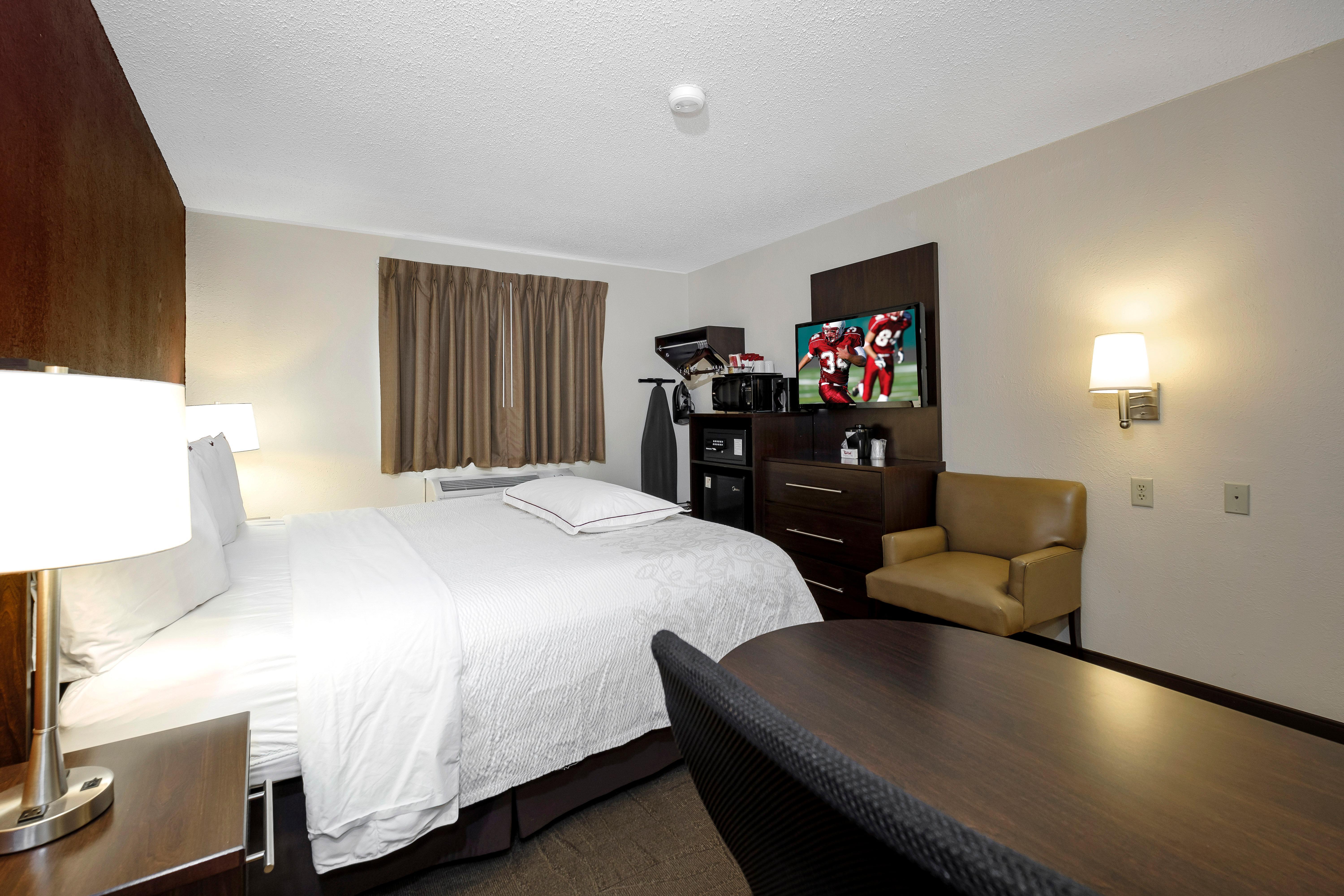 Red Roof Inn Plus+ & Suites Malone Exteriör bild