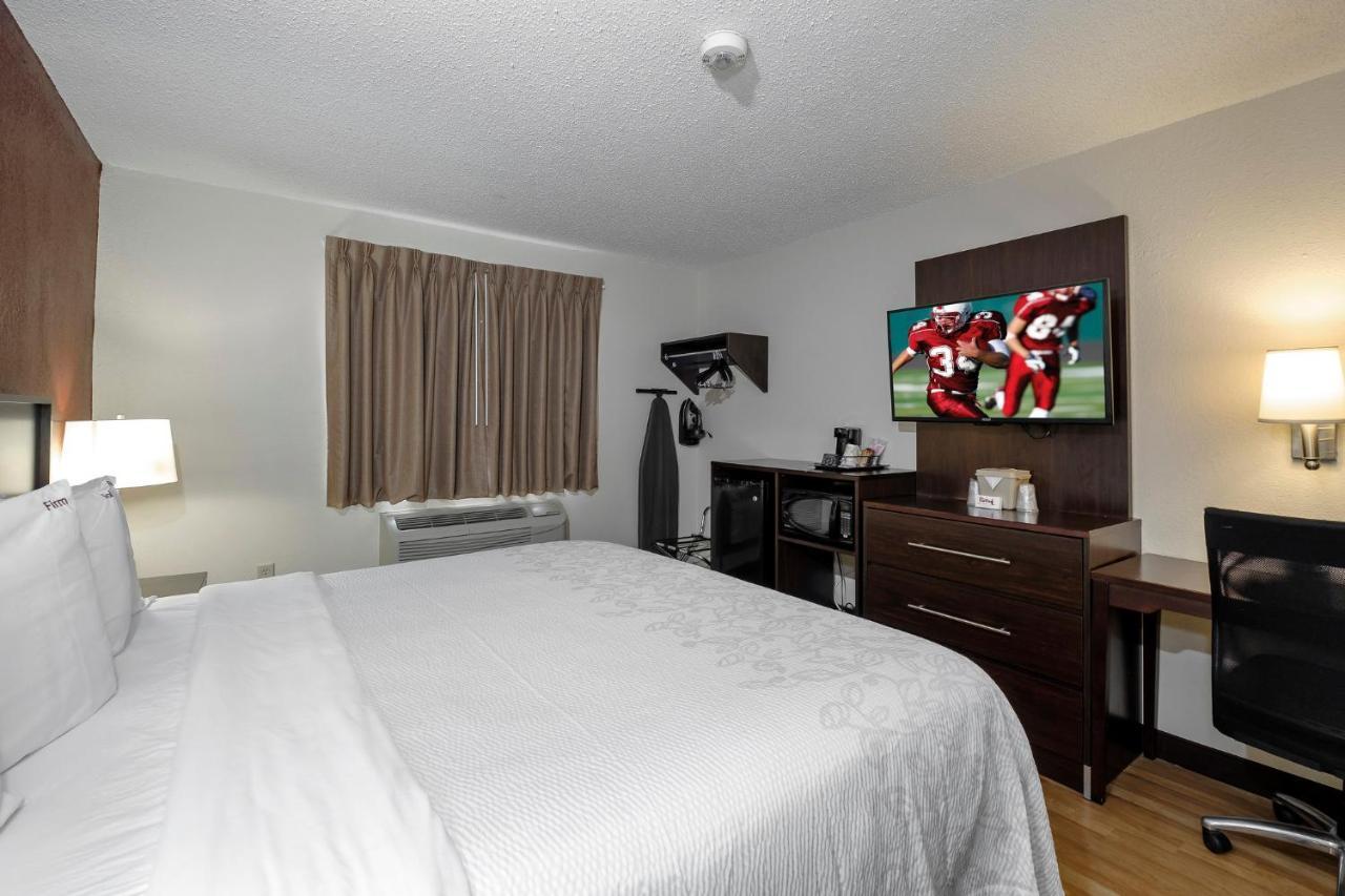 Red Roof Inn Plus+ & Suites Malone Exteriör bild